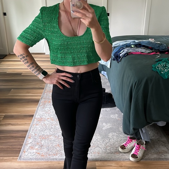 GANNI NWT Green Smocked Crop Top Scoop Neck Size‎ Medium - Picture 4 of 4